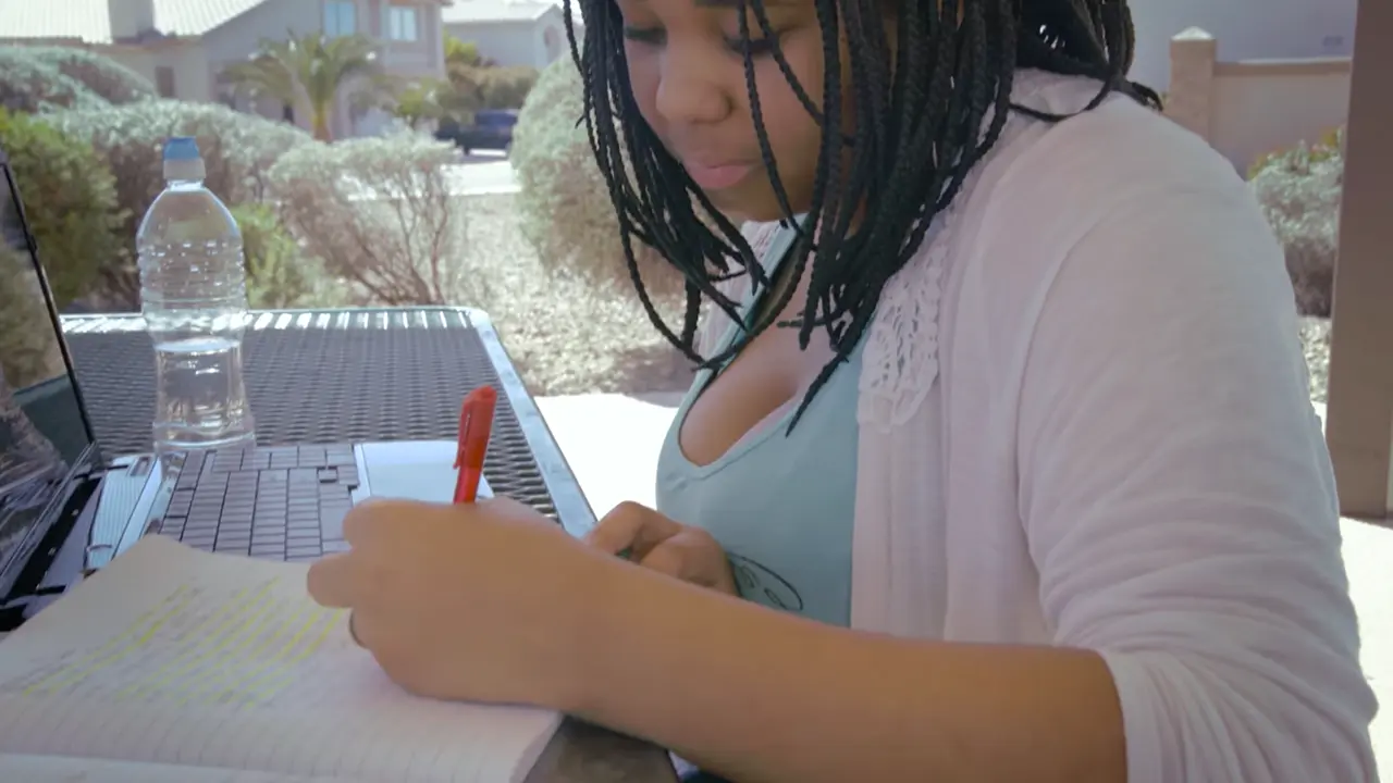 Felicity, a Primavera Online Student.